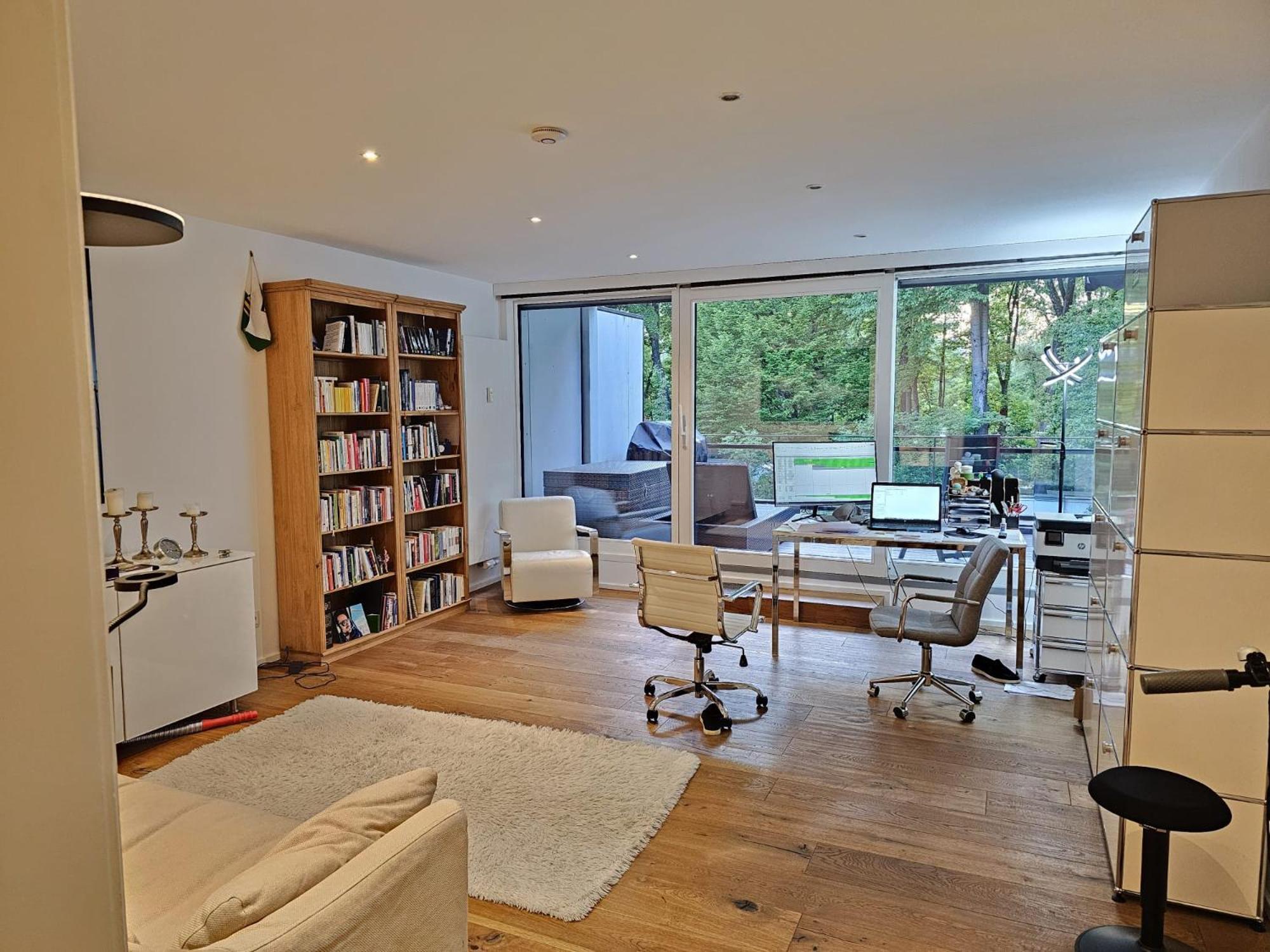Apartment Wunderschoene, 5 Zimmerwohnung, Mit Grosser Terrasse